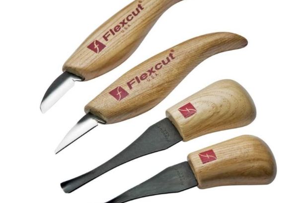 Knife set, a part of the whittling essentials.