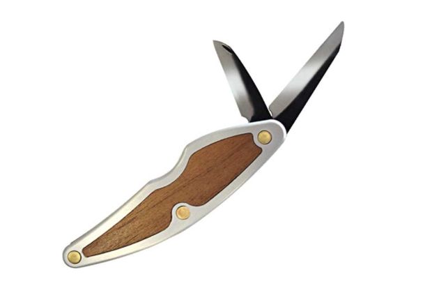 Another knife, part of the whittling essentials.