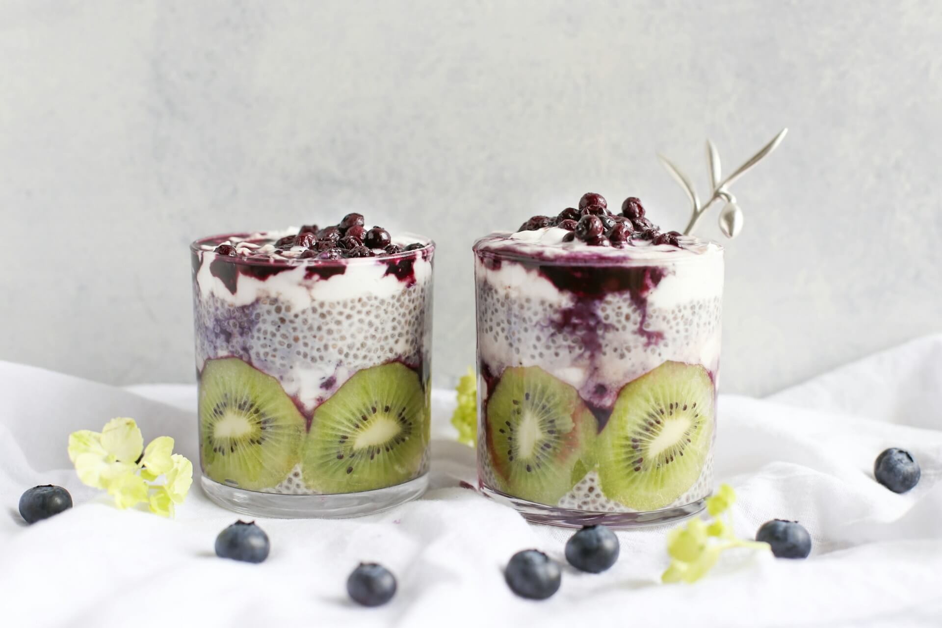 chia pudding with kiwi