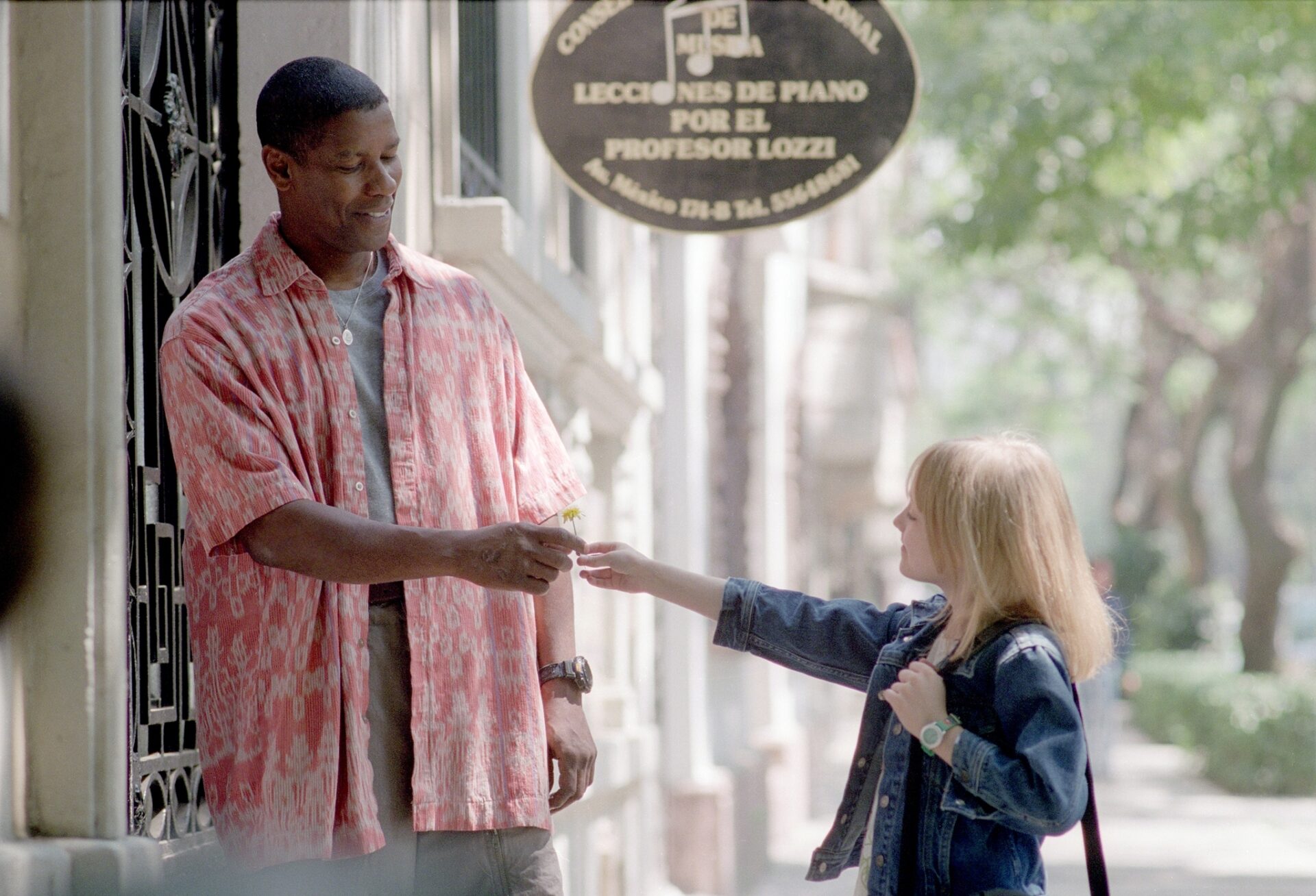 Denzel Washington and Dakota Fanning in Man on Fire
