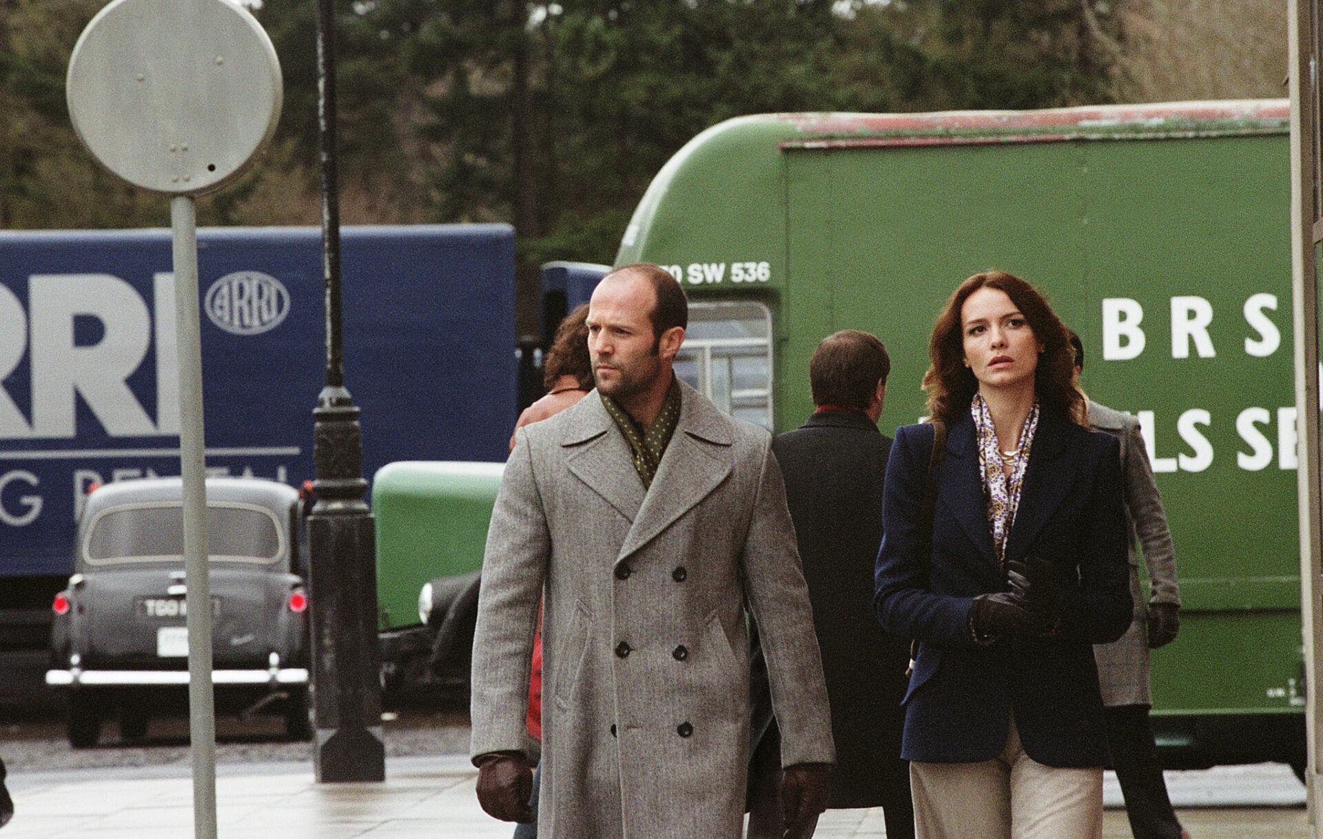 Jason Statham and Saffron Burrows in The Bank Job