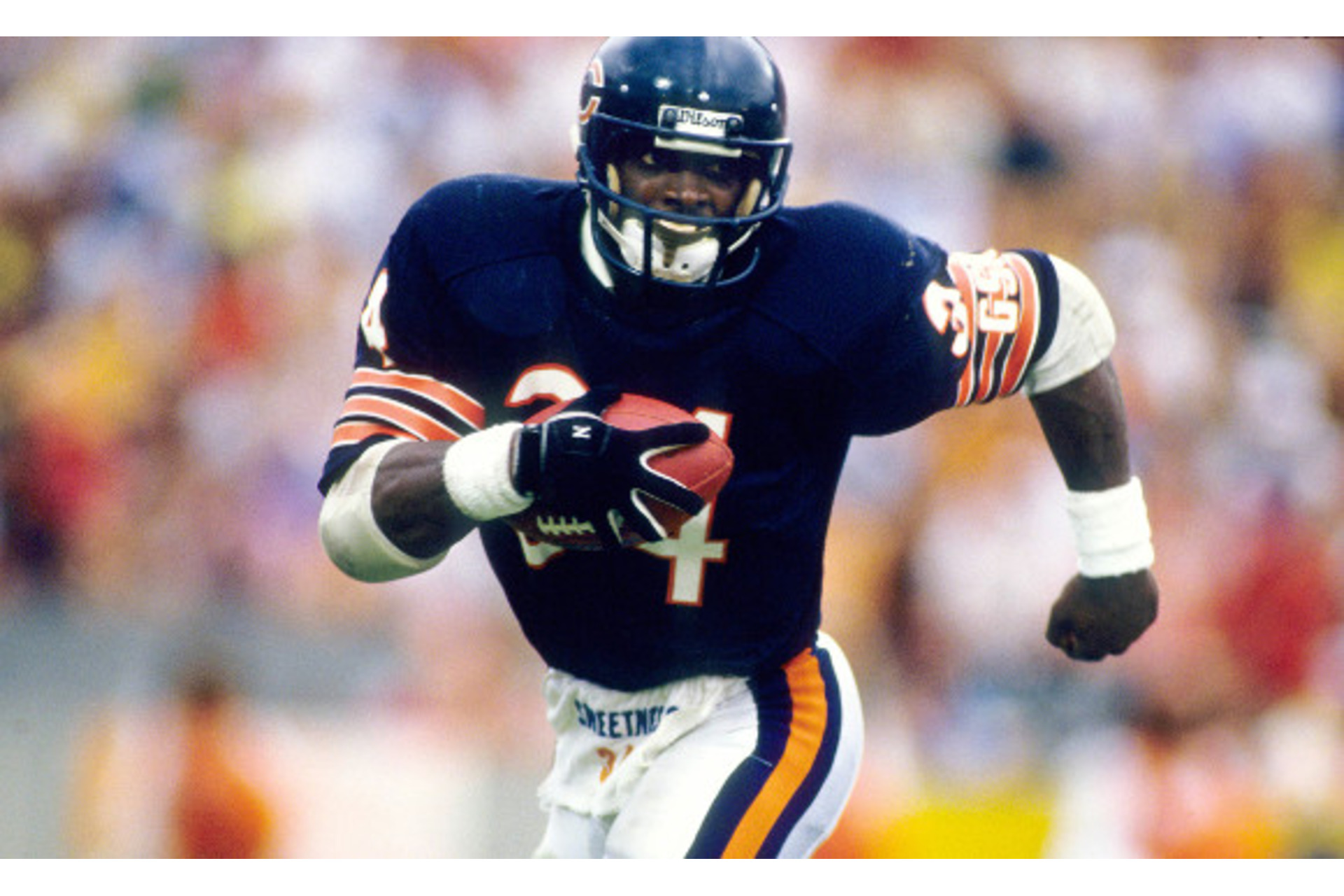 Walter Payton running at full speed