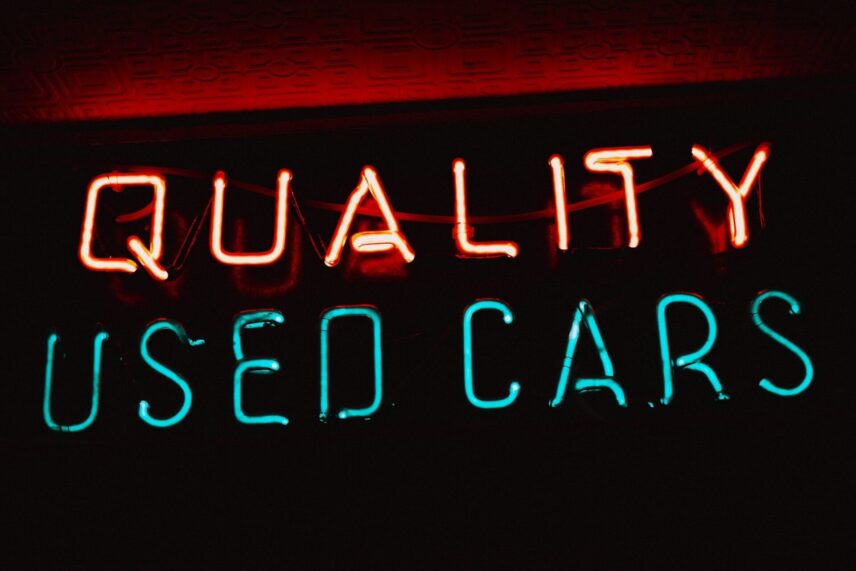 neon signs that say quality used cars