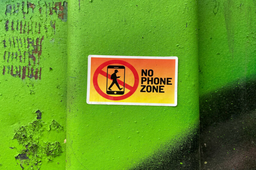 The cellphone radiation debate is ongoing.
