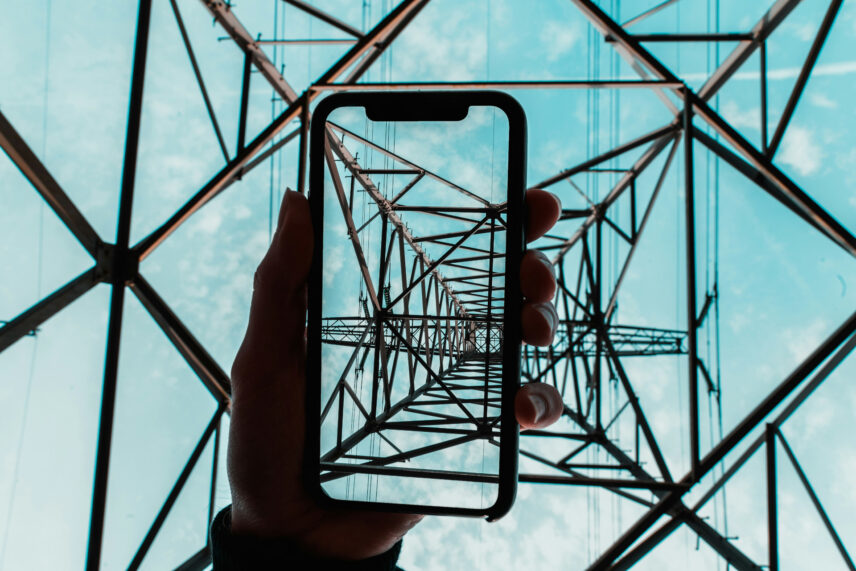 New research links cellphone radiation to oxidative stress, cell death and disrupted cell division.