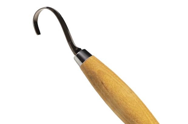A carving hook, a part of the whittling essentials.