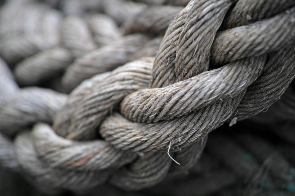 Close-up picture of tightly woven brown rope